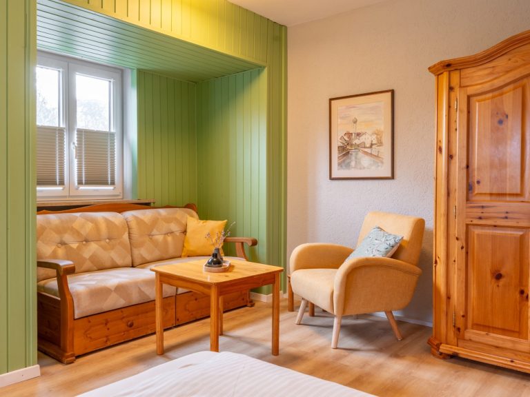 Gemütliche Sitzecke nach Modernisierung Altes und Neues kombinieren bei Modernisierung