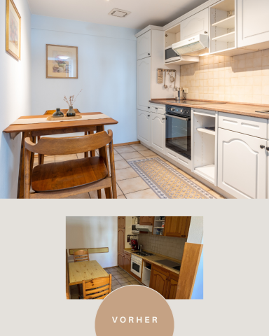 Kleine, moderne Küche mit Esstisch, Holzstühlen und weißen Schränken.